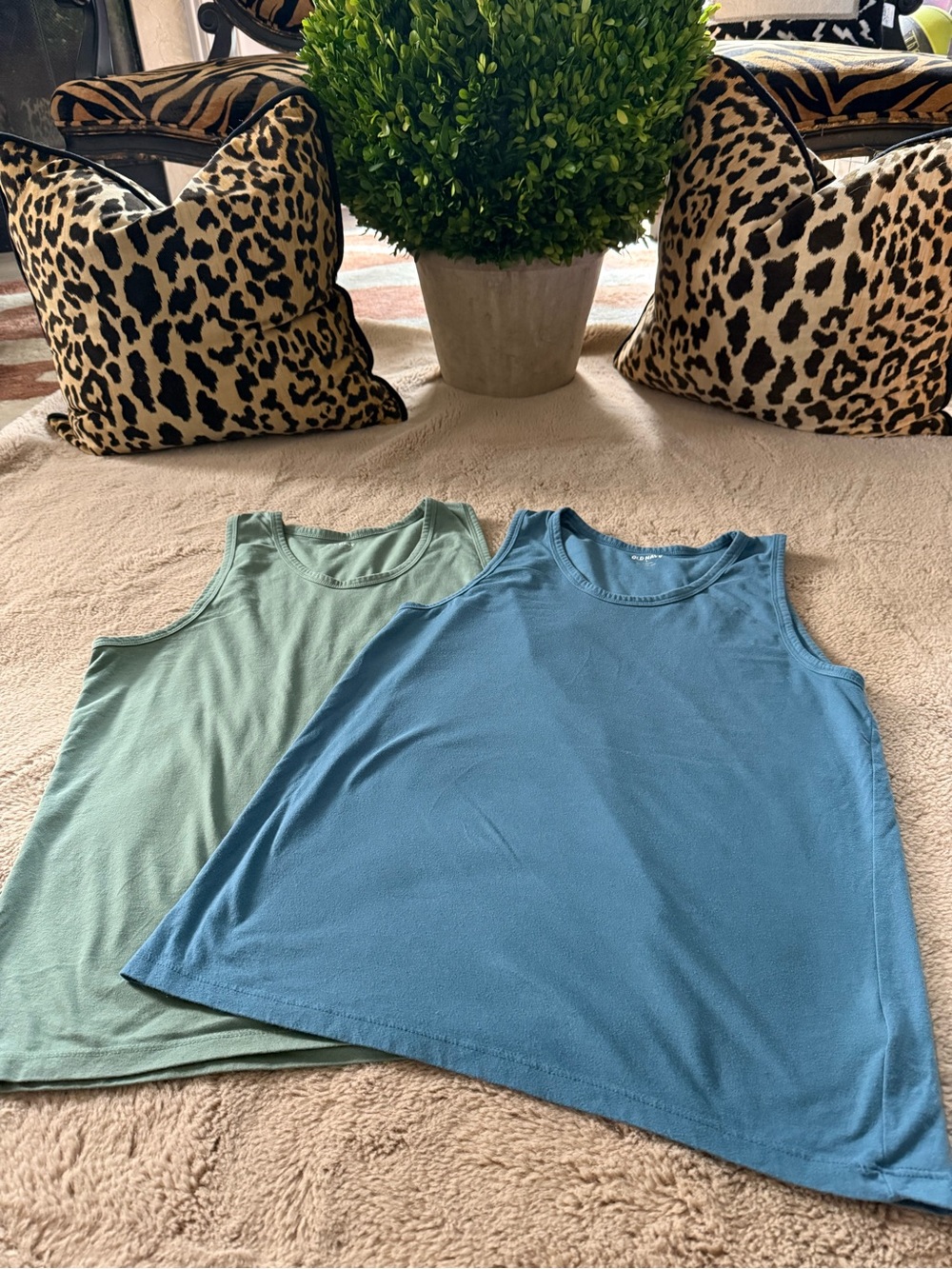 OLD NAVY Men’s (2)Bundle Small Sleeveless Tank Top - Blue and Sage Like new